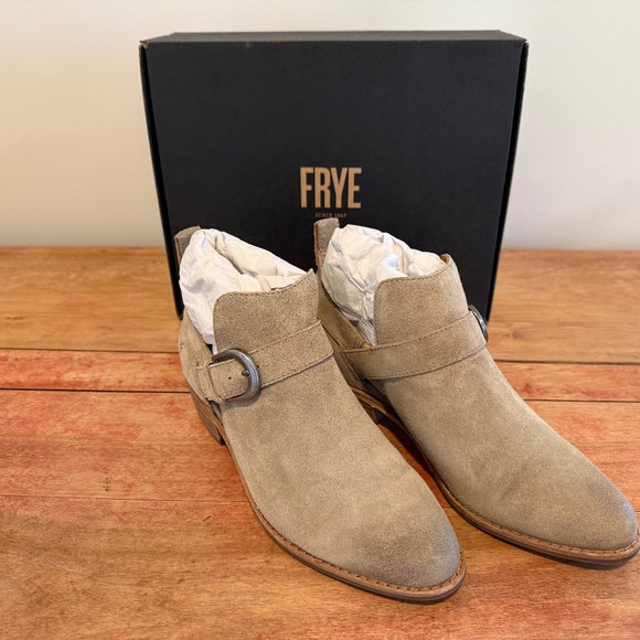 Frye - Mia Cut Out Booties - Gray, Size 8